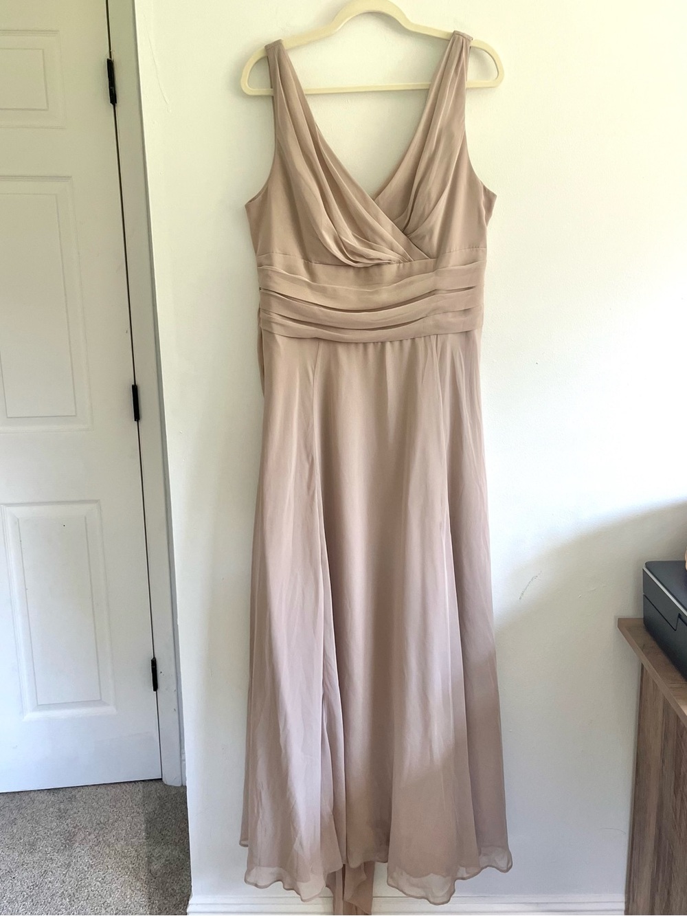 DB Studio Sleeveless V-Neck Chiffon Evening Gown Bridesmaid Wedding Dress 14 - Picture 3 of 12